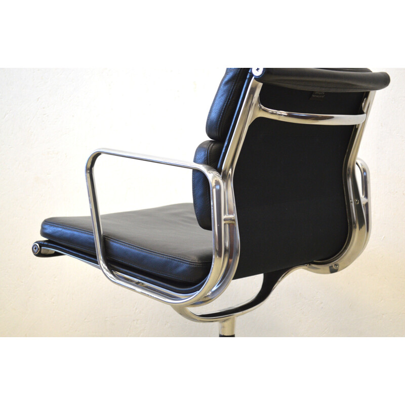 Vitra "EA208" alu soft pad chair in black leather, Charles & Ray EAMES - 2010s