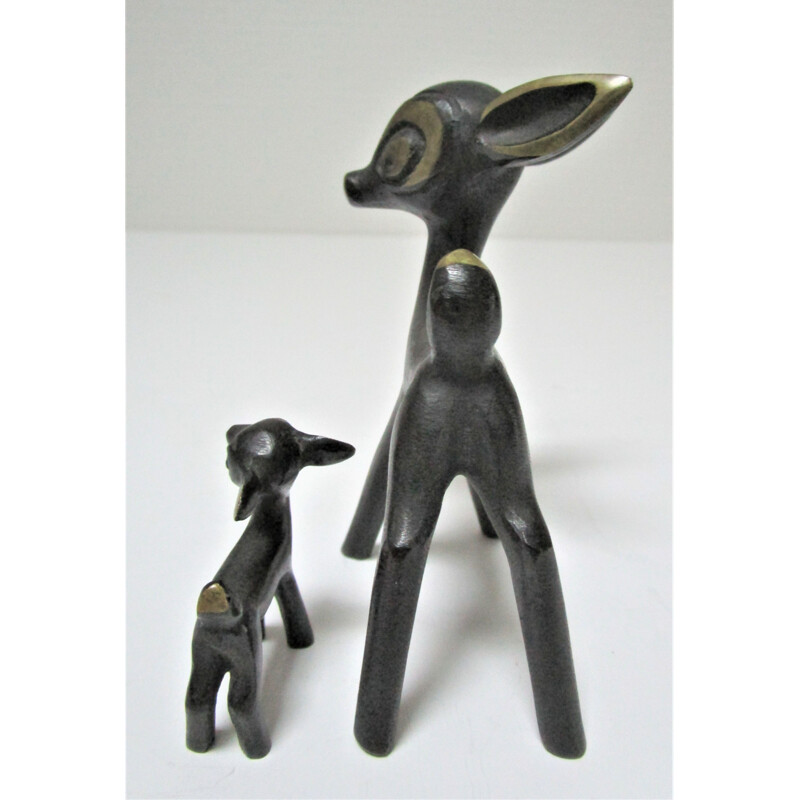 Coppia di sculture vintage di cerbiatti in bronzo annerito di Walter Bosse, 1970