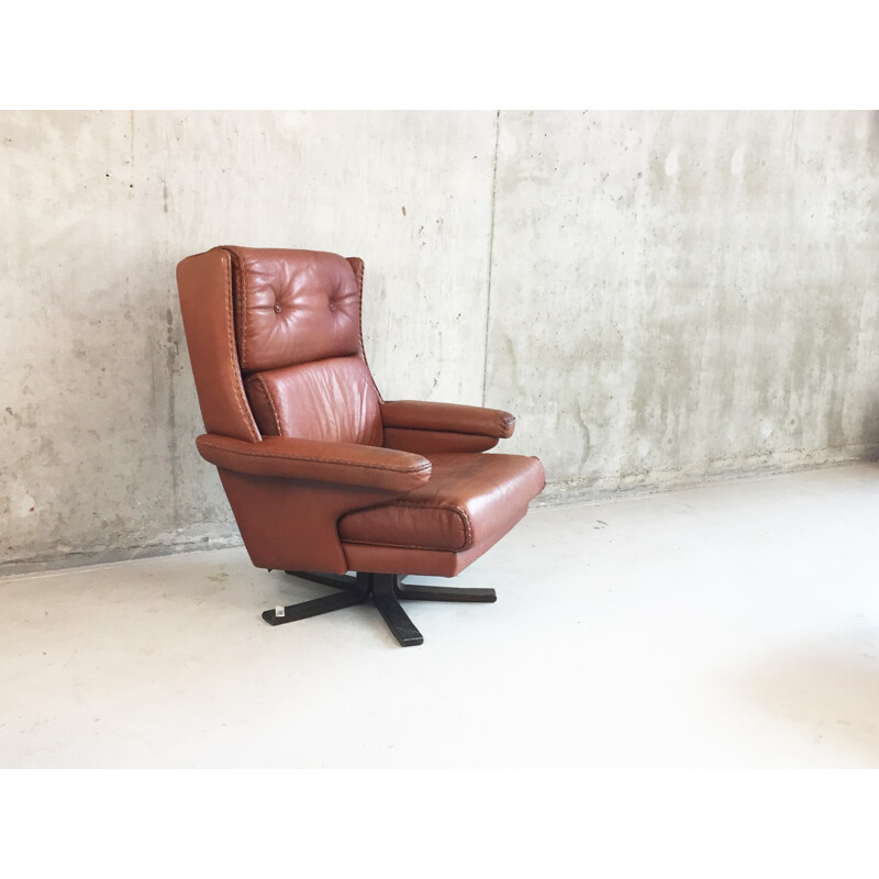 Danish mid-century armchair in brown leather - 1970s