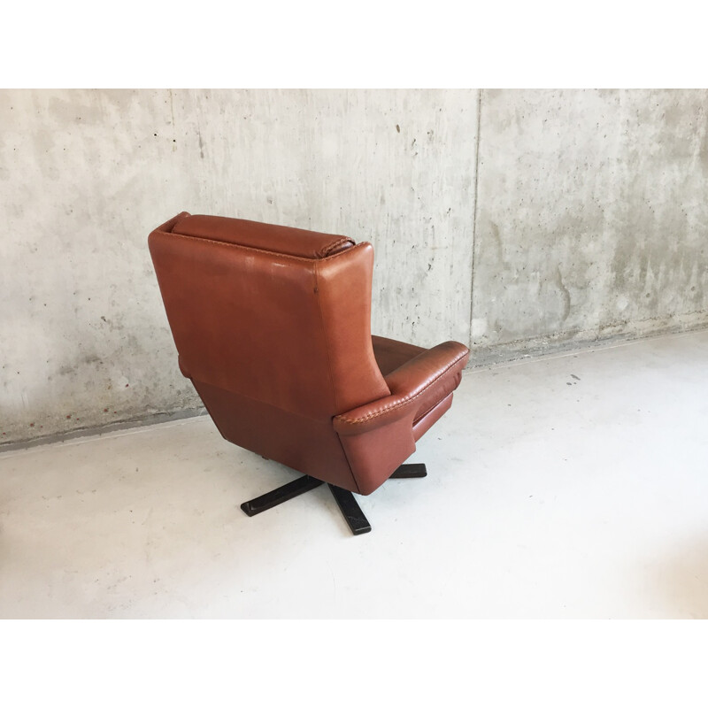 Danish mid-century armchair in brown leather - 1970s