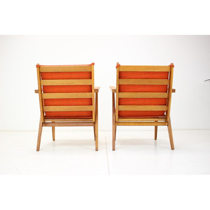 Pareja de sillones vintage de tela y madera, República Checa 1960