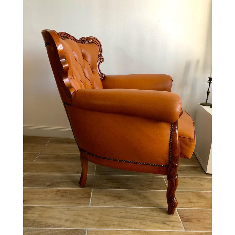 Vintage Chesterfield fauteuil in leer en houtsnijwerk