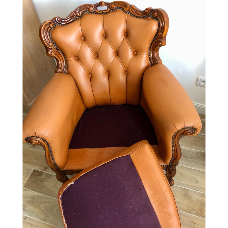 Vintage Chesterfield Sessel aus Leder und geschnitztem Holz
