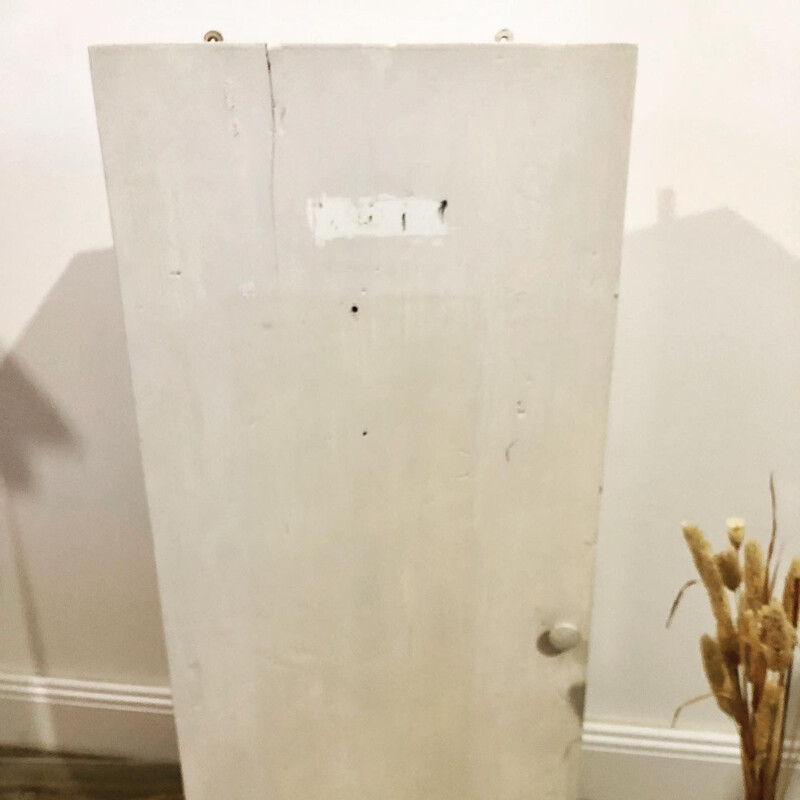 Vintage off-white medicine cabinet