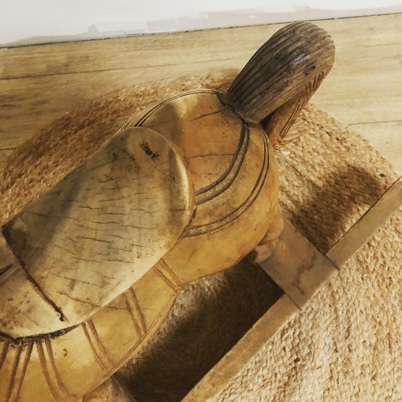 Cheval à bascule vintage en bois sculpté