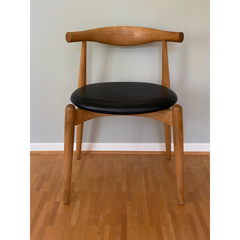 Vintage Ch20 Elbow chair in oakwood by J. Wegner for Carl Hansen & Søn, Denmark