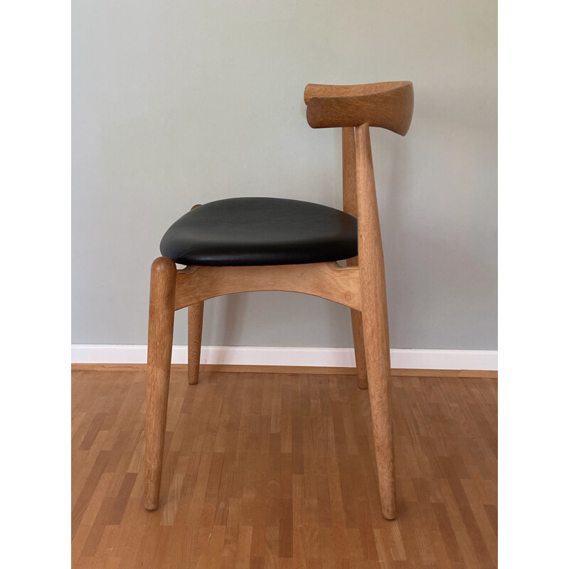 Vintage Ch20 Elbow chair in oakwood by J. Wegner for Carl Hansen & Søn, Denmark