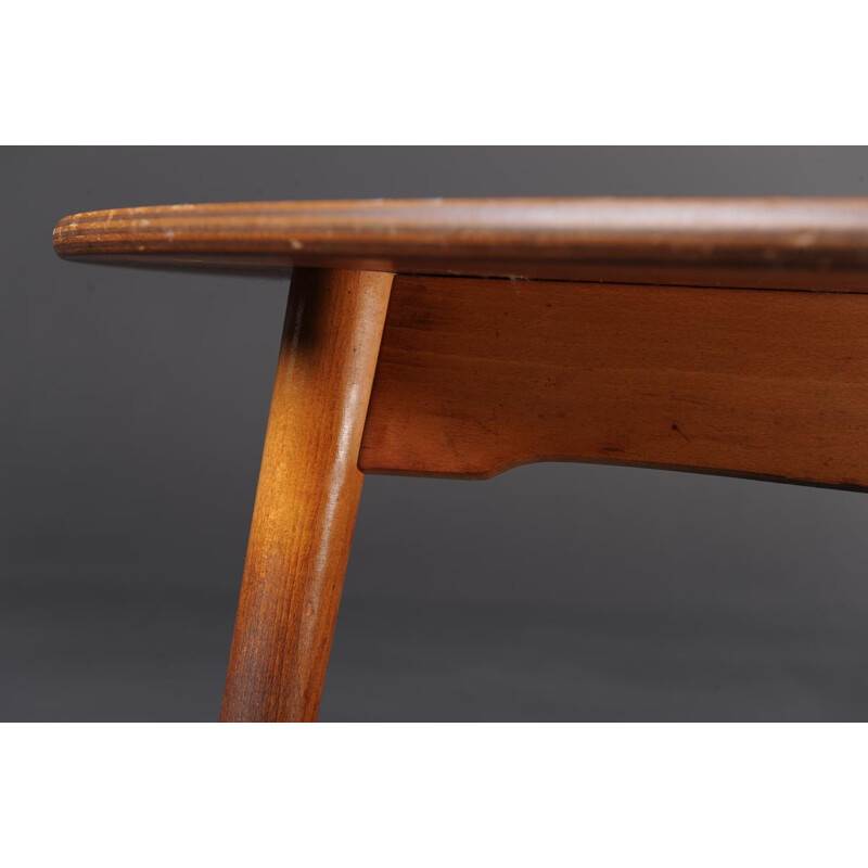 Round Fritz Hansen "FH4602" dining table in solid birch, Hans J. WEGNER - 1950s