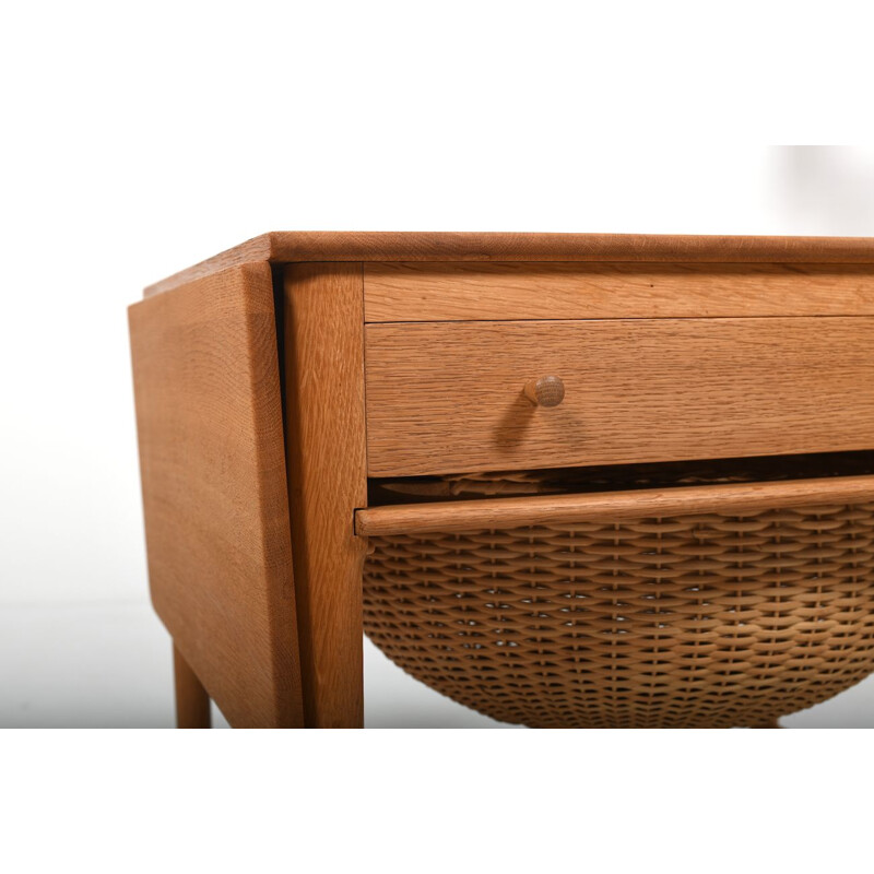 Vintage sewing table model At-33 in oakwood by Hans J. Wegner for Andreas Tuck, 1950s