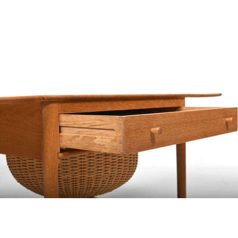 Table à couture vintage modèle At-33 en bois de chêne par Hans J. Wegner pour Andreas Tuck, 1950