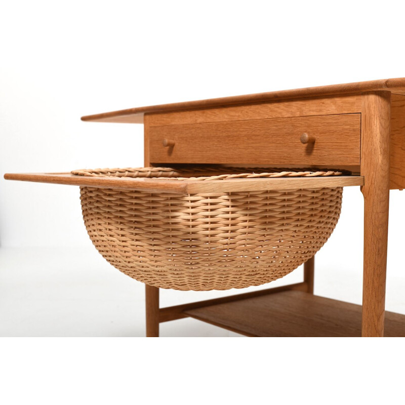 Vintage sewing table model At-33 in oakwood by Hans J. Wegner for Andreas Tuck, 1950s