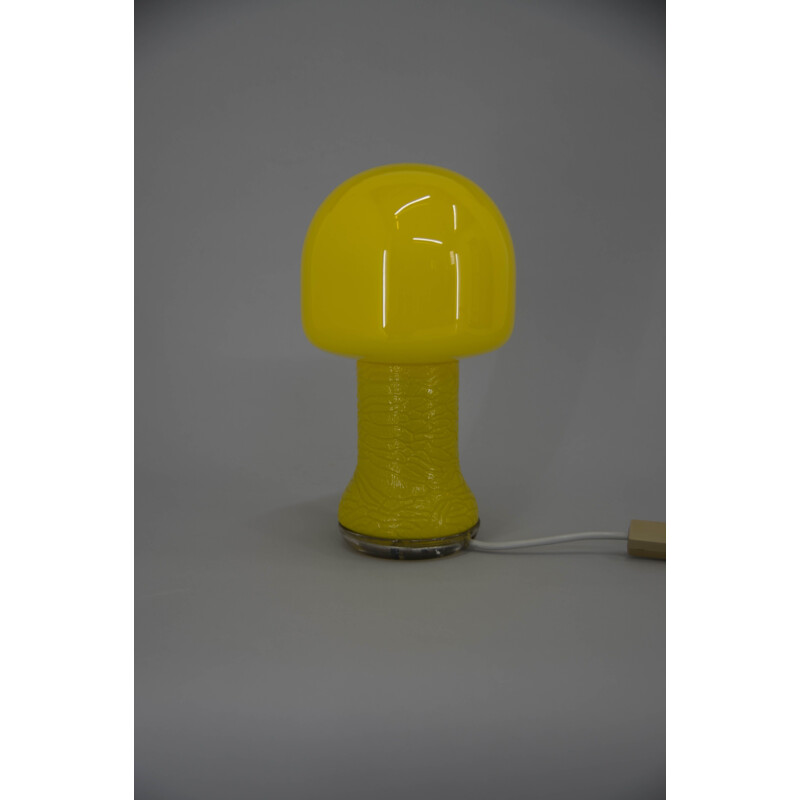 Lámpara de sobremesa vintage de cristal amarillo, Alemania 1970