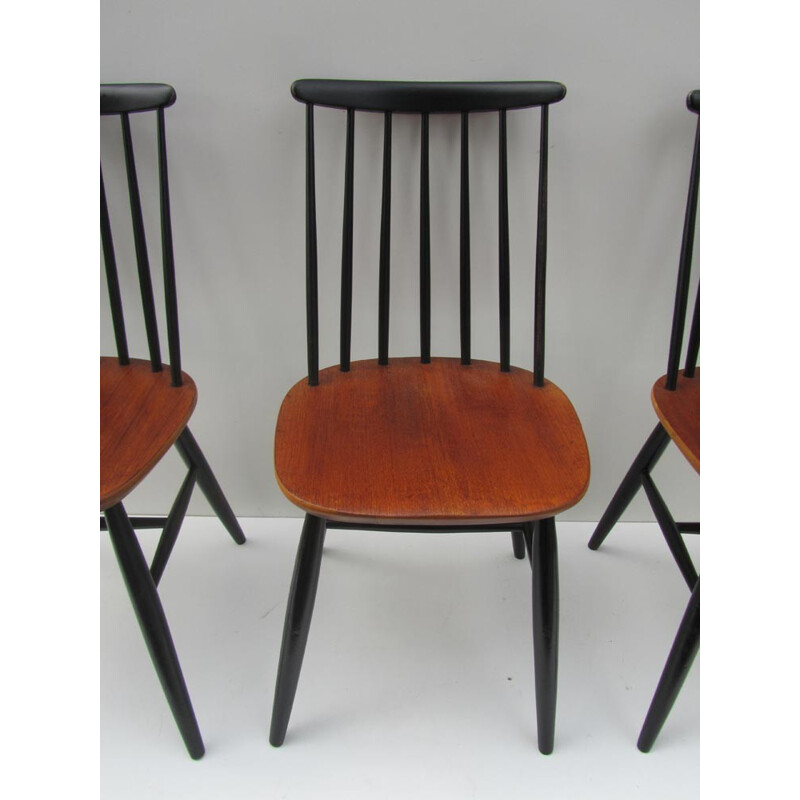 Set of 3 dining chairs with spindle back in wood - 1950s