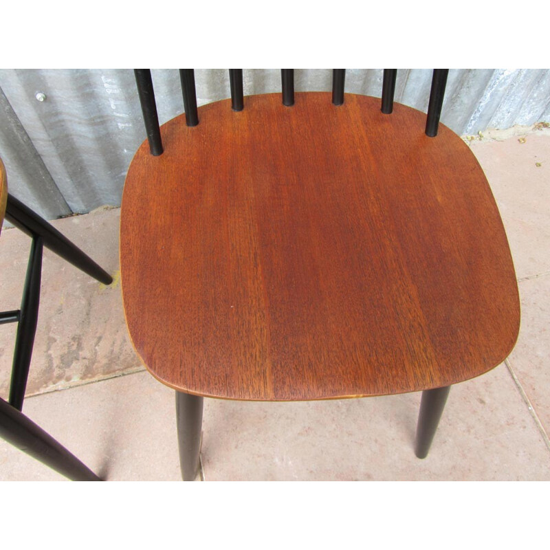 Set of 3 dining chairs with spindle back in wood - 1950s