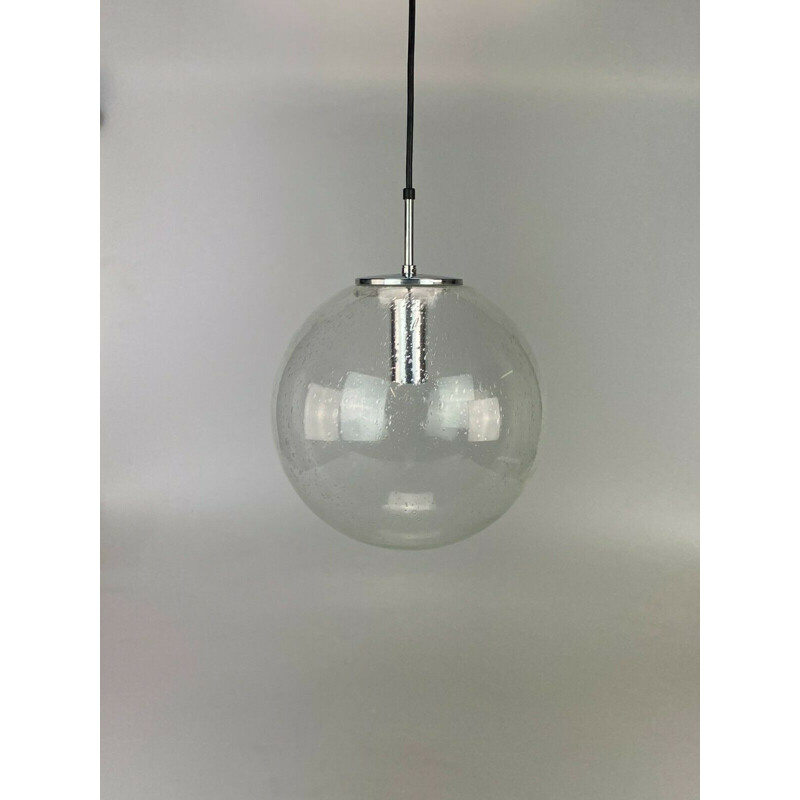 Lámpara de suspensión esférica vintage de Glashütte Limburg, 1960