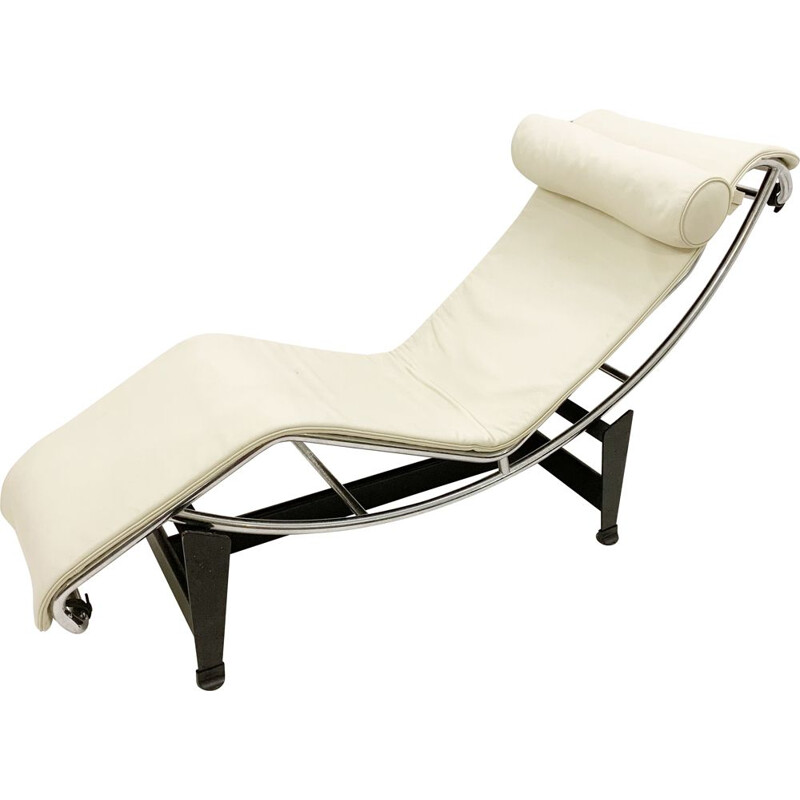 Vintage lounge chair model Lc4 by Charlotte Perriand, Le Corbusier and Pierre Jeanneret for Cassina