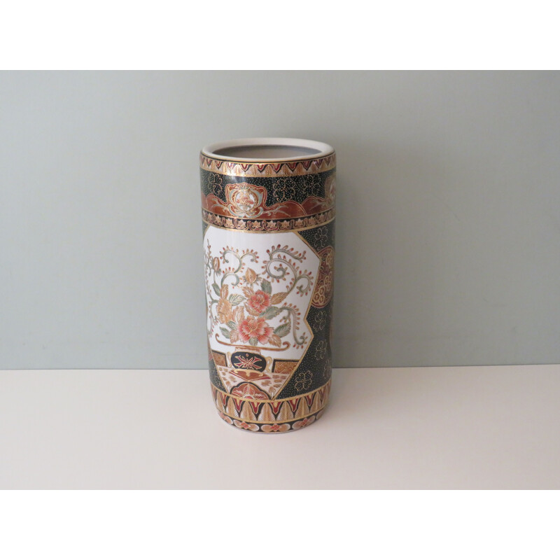 Round ceramic umbrella stand with oriental pattern