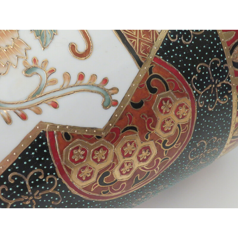 Round ceramic umbrella stand with oriental pattern