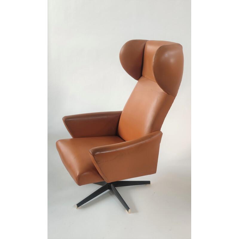 Fauteuil pivotant vintage à oreilles par Dřevotvar Pardubice, Tchécoslovaquie 1970