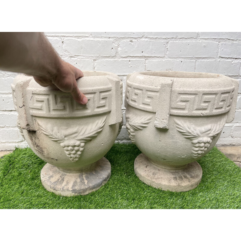 Paire d'urnes vintage en pierre de Composite