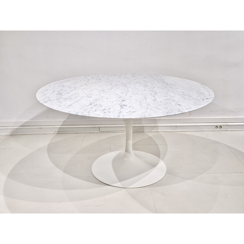 Vintage round table in Carrara marble by Eero Saarinen for Knoll, 1960s