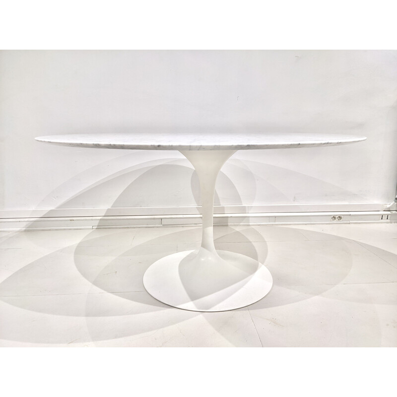 Vintage round table in Carrara marble by Eero Saarinen for Knoll, 1960s