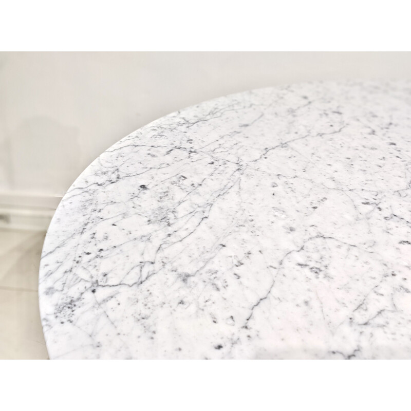 Vintage round table in Carrara marble by Eero Saarinen for Knoll, 1960s