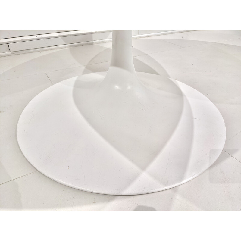 Vintage round table in Carrara marble by Eero Saarinen for Knoll, 1960s