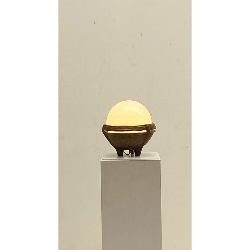 Lámpara de mesa vintage de bronce y opalina, Italia 1970