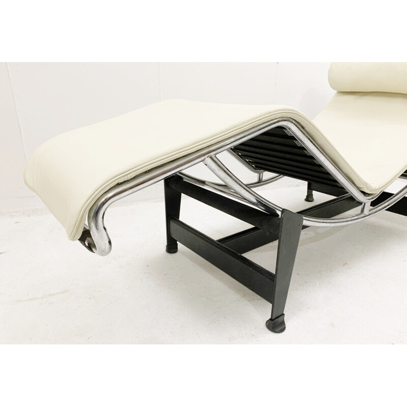 Mid century modulable armchair model LC4 in leather by Charlotte Perriand for Cassina