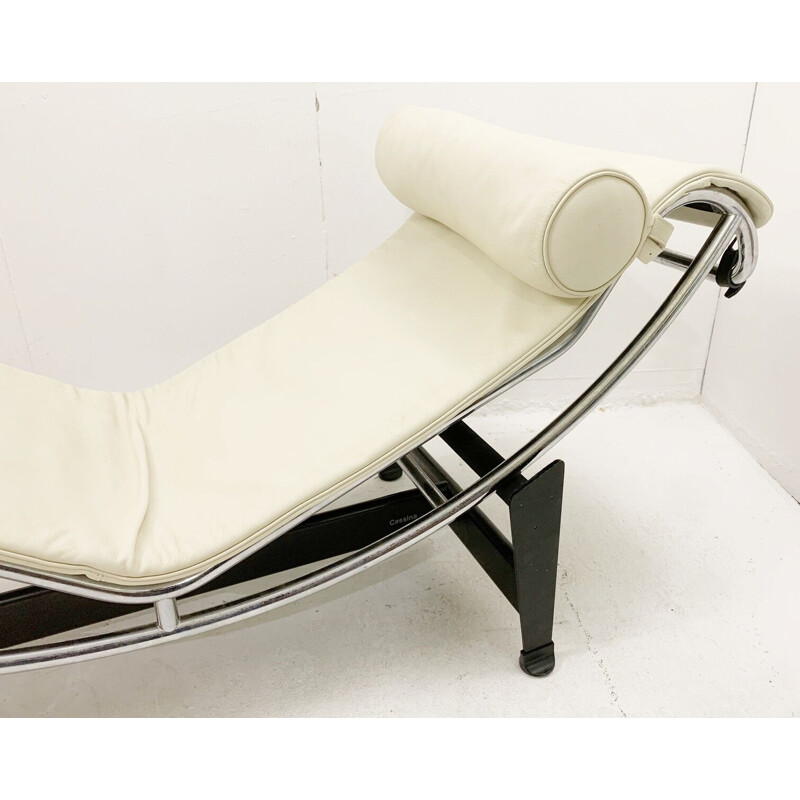 Mid century modulable armchair model LC4 in leather by Charlotte Perriand for Cassina