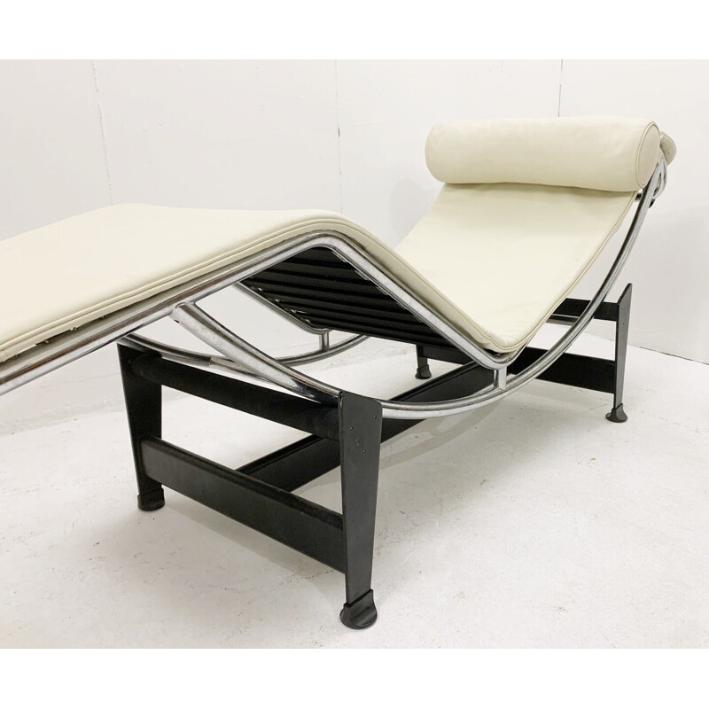 Mid century modulable armchair model LC4 in leather by Charlotte Perriand for Cassina