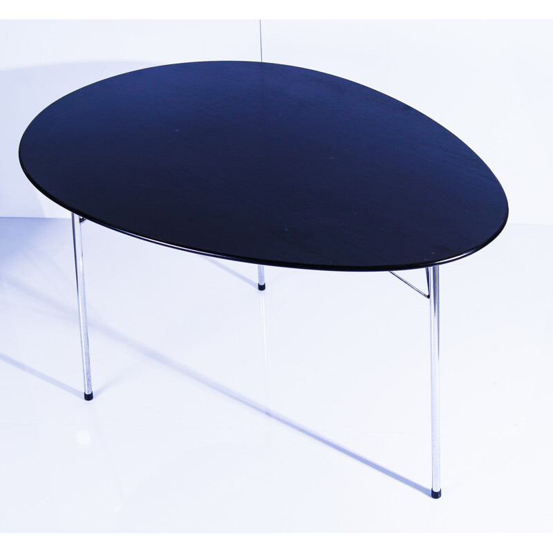 Vintage tapered-shaped table model 3603 by Arne Jacobsen