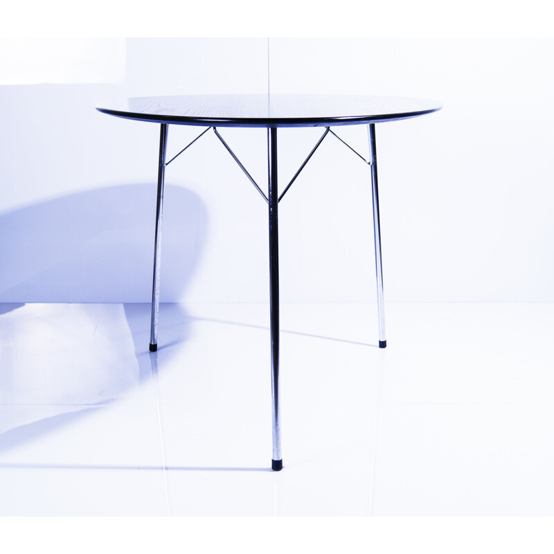 Vintage conische tafel model 3603 van Arne Jacobsen