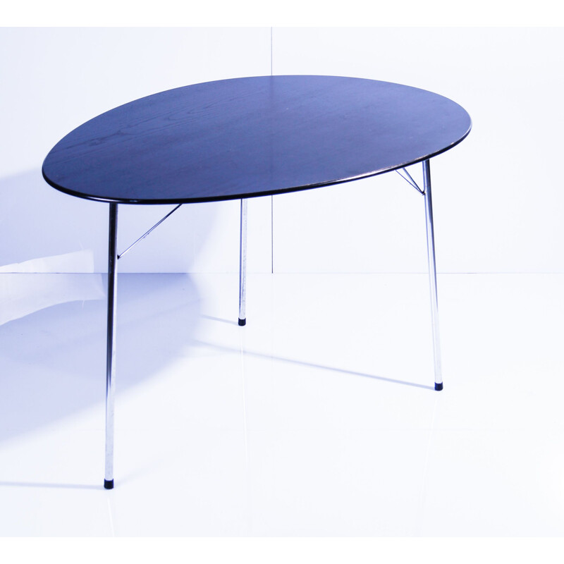 Vintage conische tafel model 3603 van Arne Jacobsen