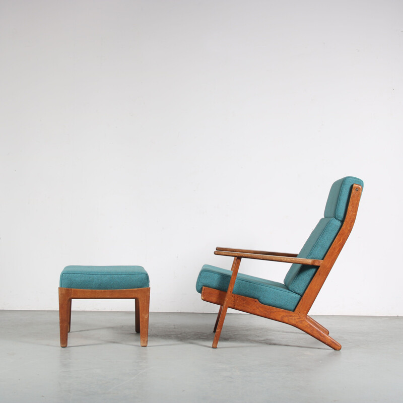 Vintage "Ge290" armchair with ottoman by Hans J. Wegner for Getama, Denmark 1950s