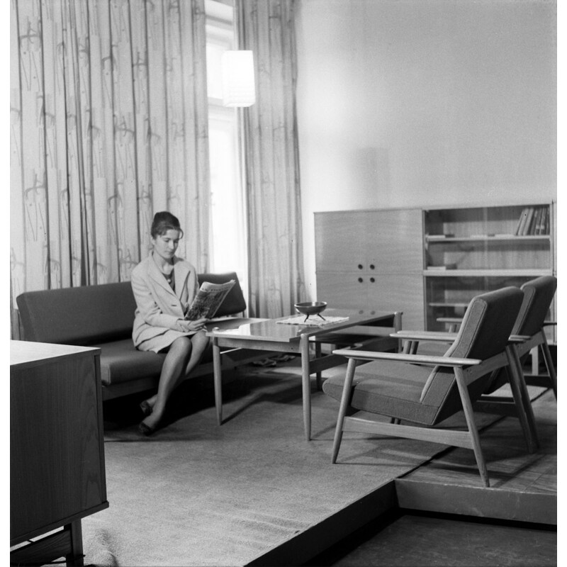 Vintage felt & beechwood Ąžuolas armchair by Valerija Ema Cukermanienė for Vilniaus Baldų Kombinatas, 1960s