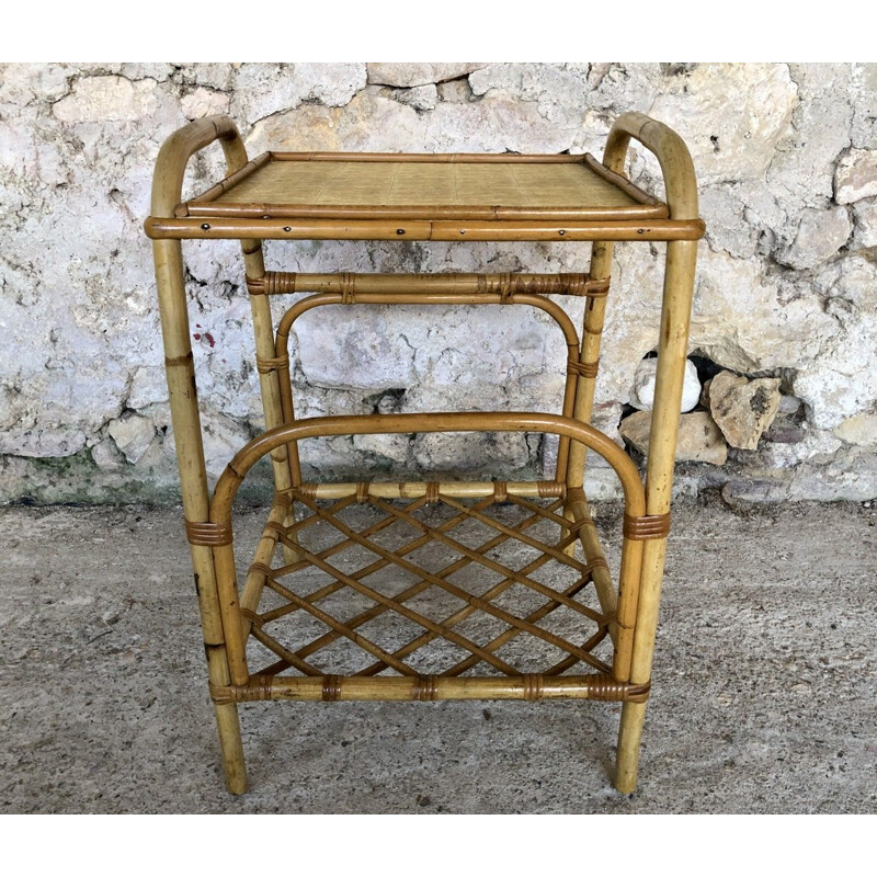 Tavolino vintage in rattan e bambù con portariviste, 1960