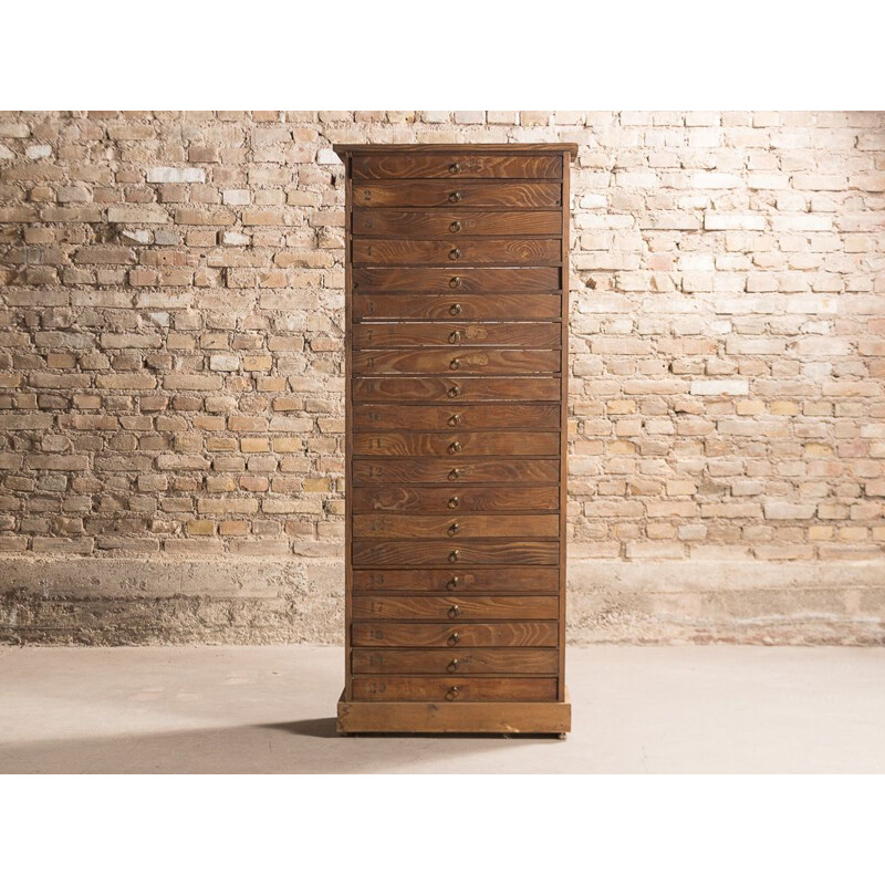 Coluna de madeira maciça com 20 gavetas