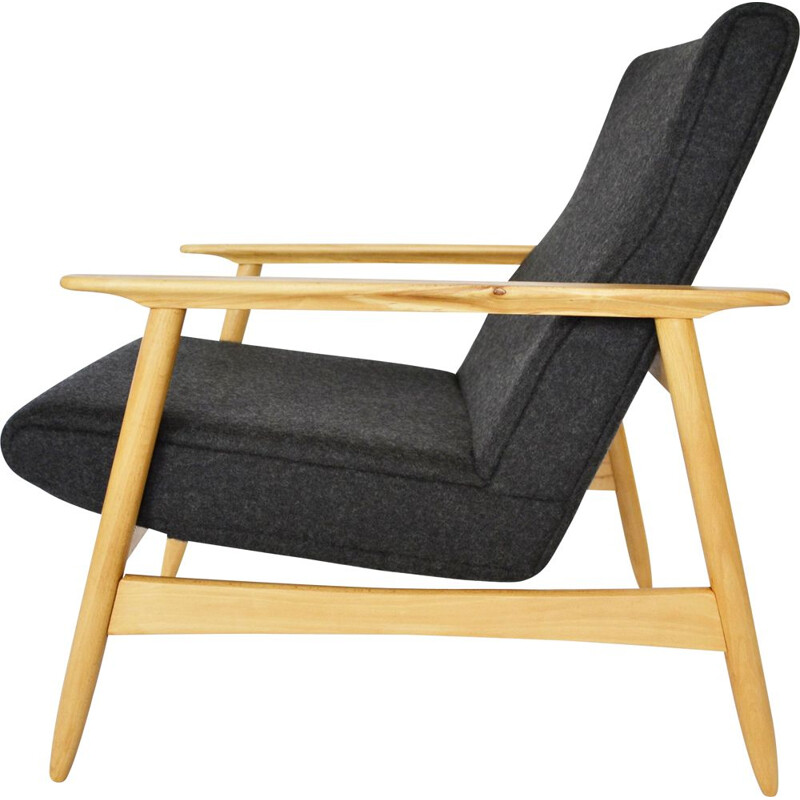 Vintage felt & beechwood Ąžuolas armchair by Valerija Ema Cukermanienė for Vilniaus Baldų Kombinatas, 1960s