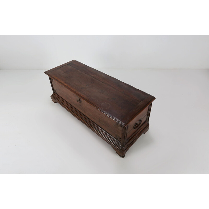 Vintage French oakwood chest linen, 1800