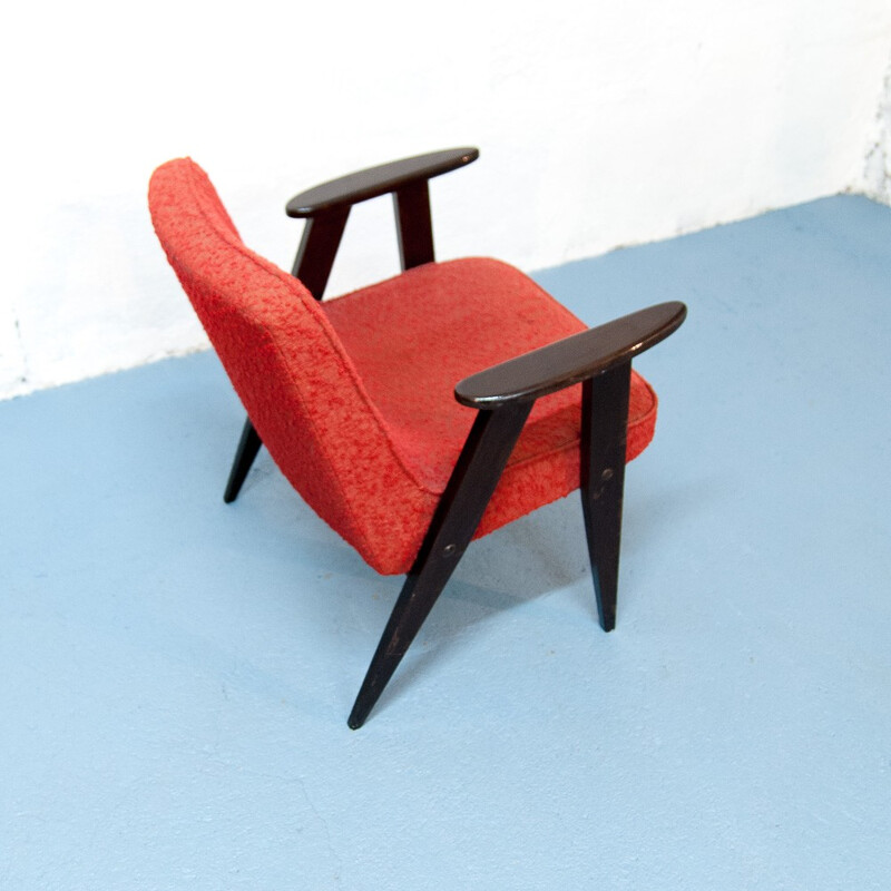 Armchair in red fabric and solid oak, Jozef CHIEROWSKI - 1960s