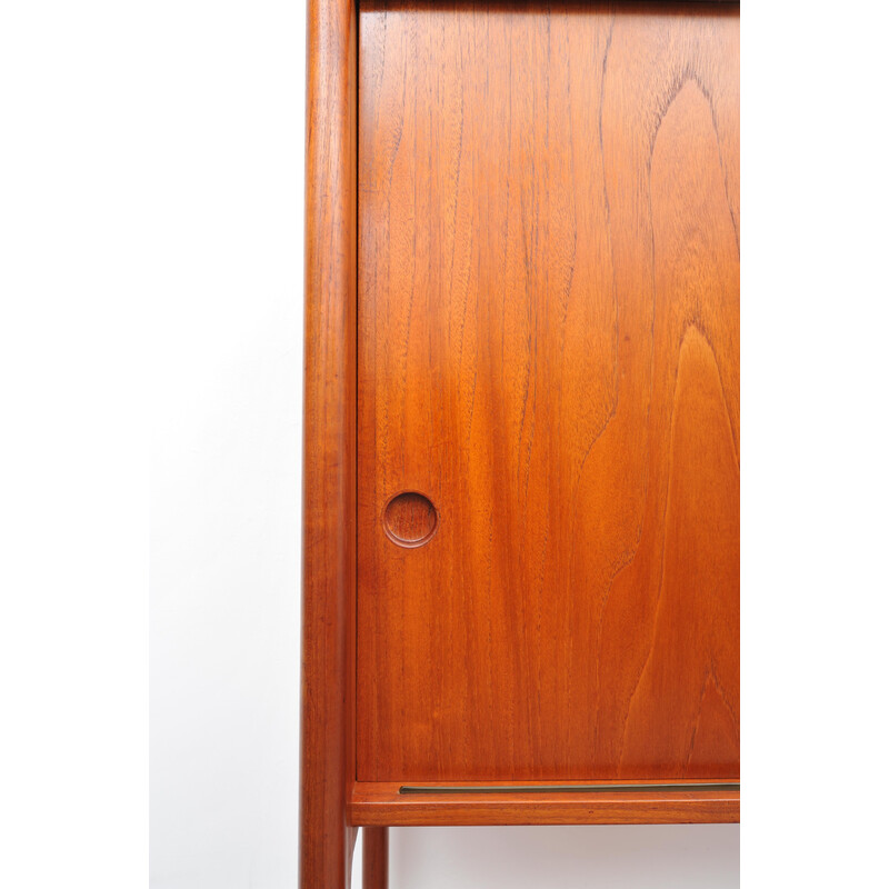 Vintage Ry20 teak highboard by Hans Wegner for Ry Møbler