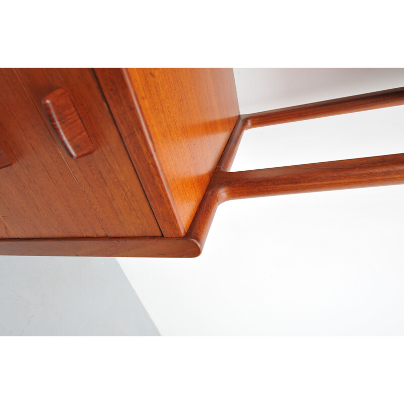 Vintage Ry20 teak highboard by Hans Wegner for Ry Møbler