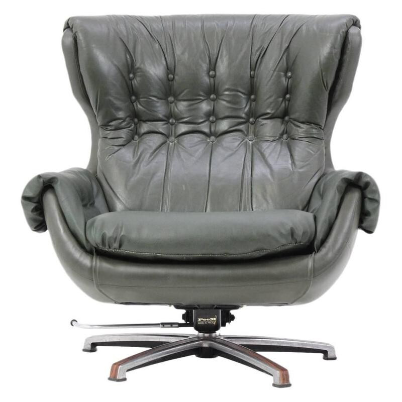 Peem large leather swivel lounge chair - 1970s