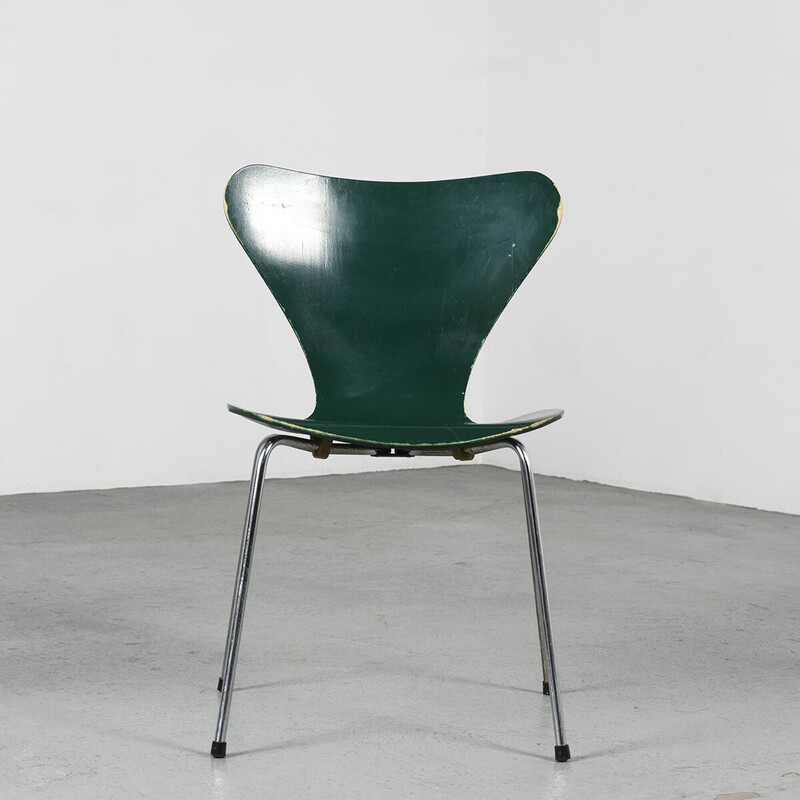 Set of 7 vintage chairs model 3107 green by Arne Jacobsen, 1970