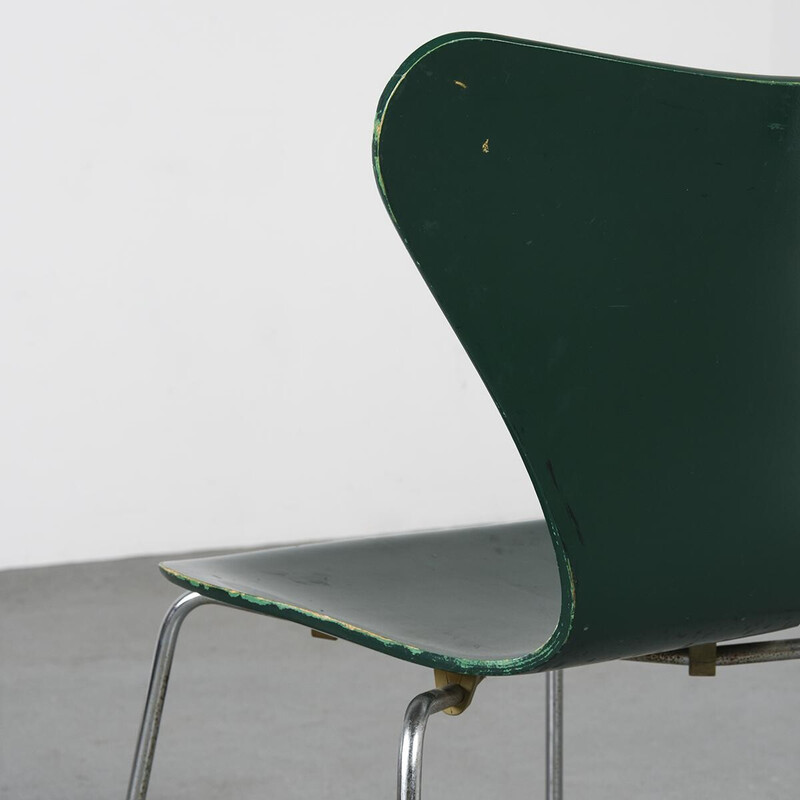 Set of 7 vintage chairs model 3107 green by Arne Jacobsen, 1970