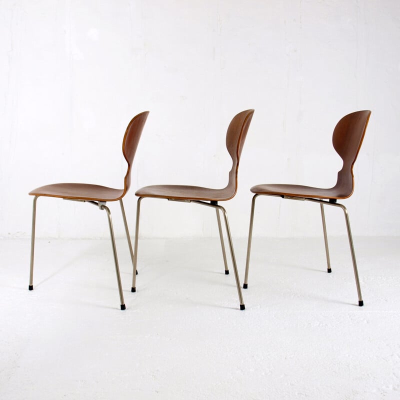 Set of 3 Fritz Hansen ant chairs, Arne JACOBSEN - 1950s