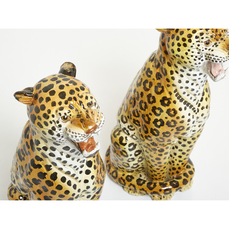 Pareja de esculturas femeninas y masculinas de cerámica de leopardo de época, 1960