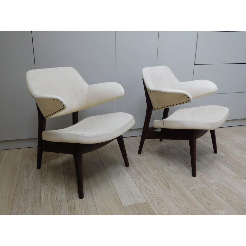 Pair of Dutch Wébé armchairs in white leatherette, Louis VAN TEEFFELEN - 1960s